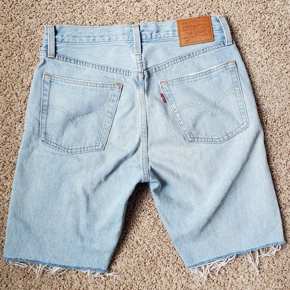 Women's Levi's 501 Cutoff Jean Short - Picture 2 of 4